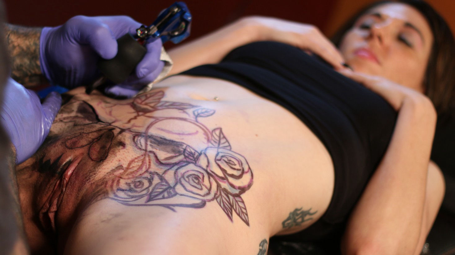 Brave Babe Marie Bossette Gets Her Entire Pussy Tattooed AltErotic