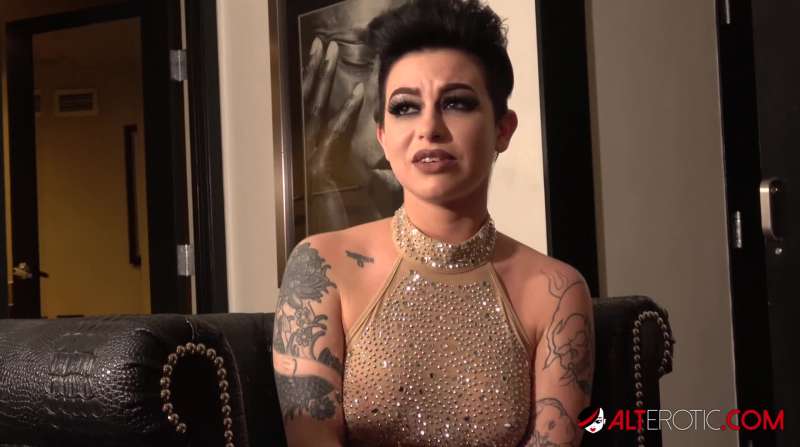 Adriana Lynn: Short Interview And Lip Tattoo